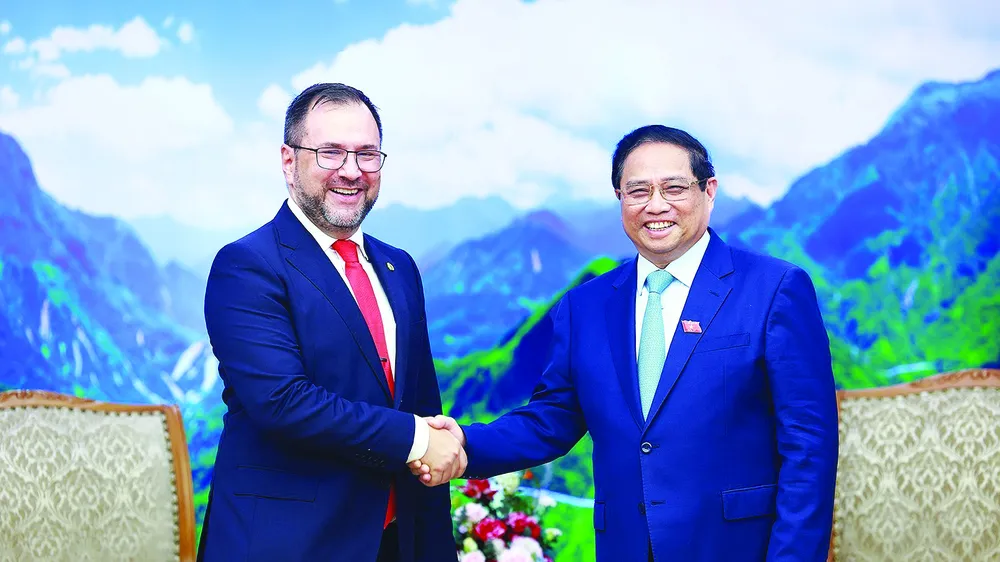 Thủ tướng Phạm Minh Chính tiếp Bộ trưởng Bộ Ngoại giao Cộng hòa Boliva Venezuela Yván Gil Pinto. Ảnh: TTXVN