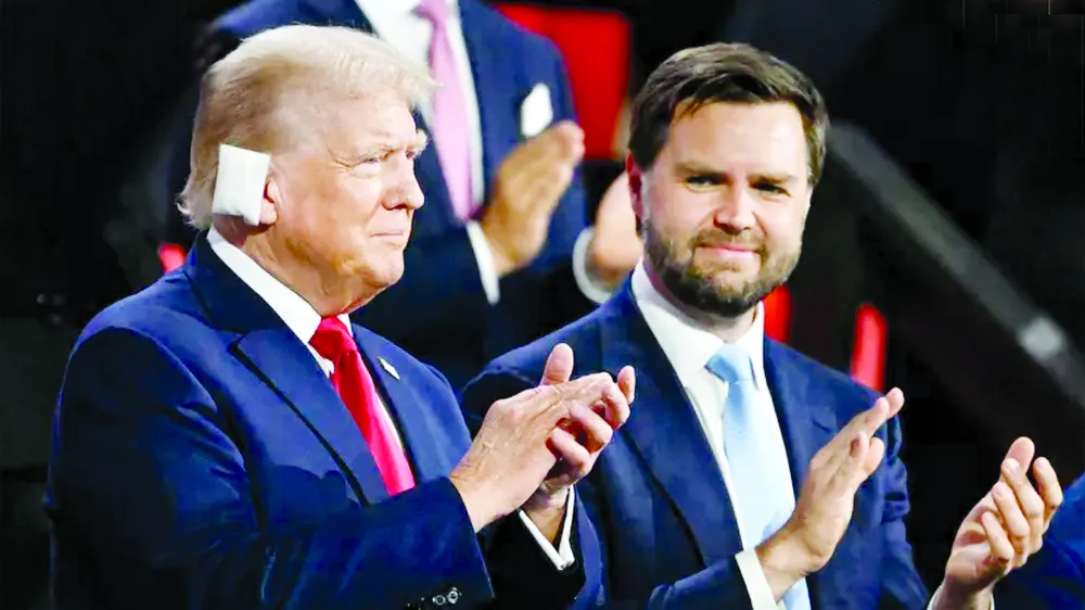 Cựu Tổng thống Donald Trump và Thượng nghị sĩ J.D.Vance tại Đại hội toàn quốc đảng Cộng hòa. Ảnh: GETTY IMAGES 