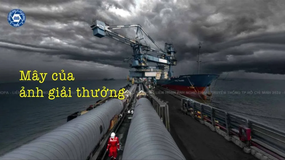 Hủy Huy chương Đồng tác phẩm ảnh “Chiều công trường” 