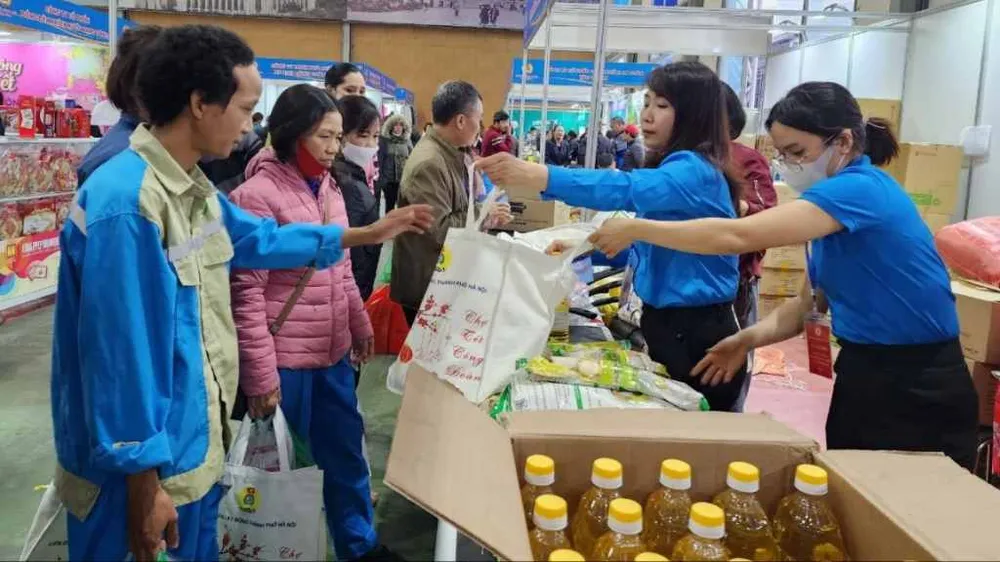 Chợ Tết Công đoàn năm 2025: Tiếp tục đưa hàng 0 đồng đến người lao động