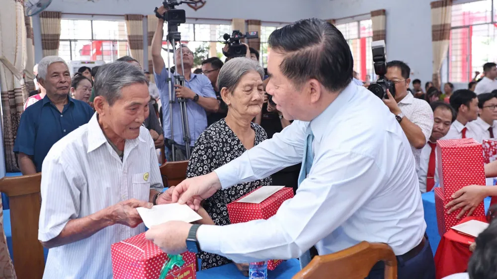 Trưởng Ban Tuyên giáo Trung ương dự ngày hội Đại đoàn kết toàn dân tộc tại Đồng Nai