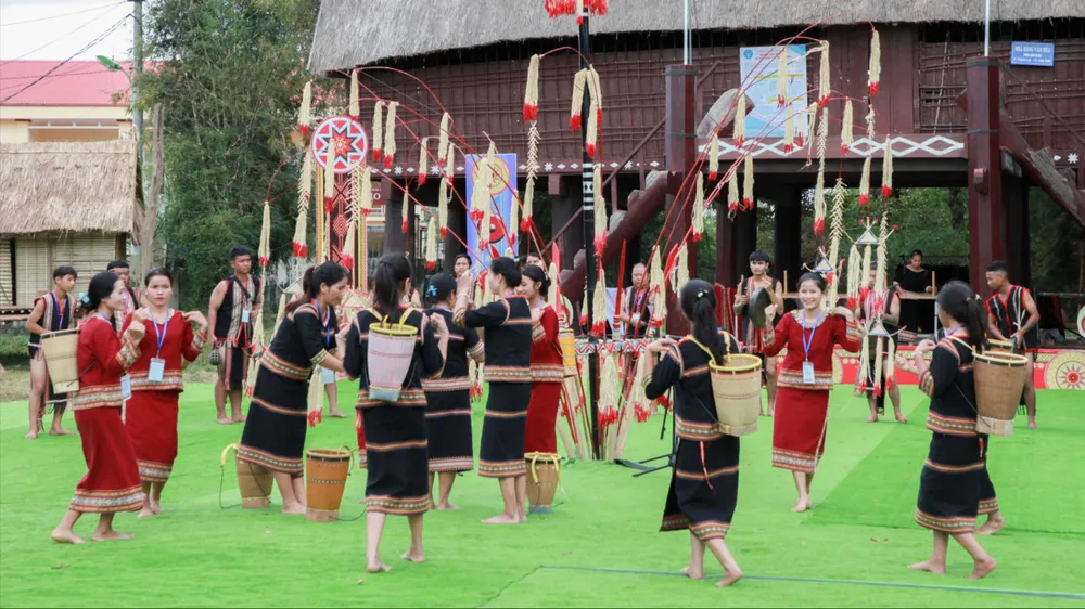 Kon Tum: 800 nghệ nhân tranh tài hội thi cồng chiêng, xoang