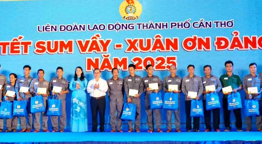 Chợ Tết công đoàn ở TP Cần Thơ: Mang Tết đến cho công nhân khó khăn