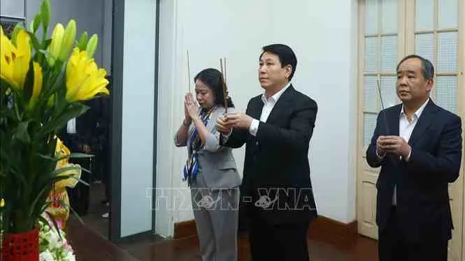 Chủ tịch nước Lương Cường thắp hương tưởng nhớ Tổng Bí thư Nguyễn Phú Trọng; thăm các đồng chí nguyên lãnh đạo Đảng, Nhà nước 