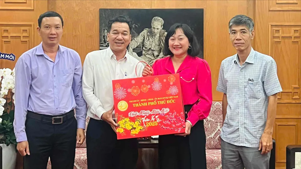 Lãnh đạo TP Thủ Đức thăm, chúc tết Báo SGGP
