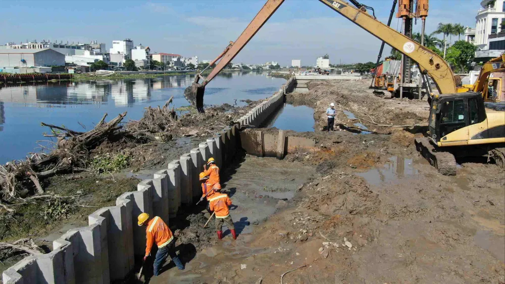 Thi công xuyên tết dự án cải tạo kênh dài nhất TPHCM