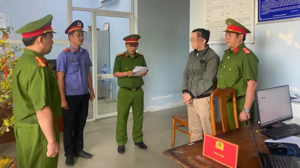 Bắt tạm giam thầy giáo quan hệ bất chính với nữ sinh lớp 10 ở Bình Thuận