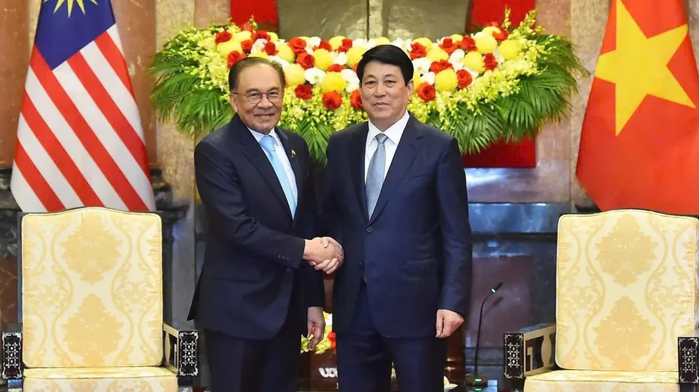 Chủ tịch nước Lương Cường tiếp Thủ tướng Malaysia Anwar Ibrahim