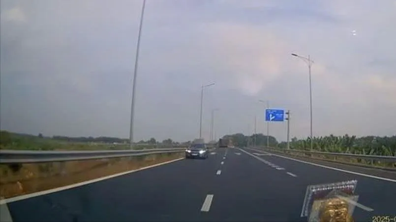 Xử phạt tài xế chạy ngược chiều trên đường dẫn cao tốc Phan Thiết - Dầu Giây
