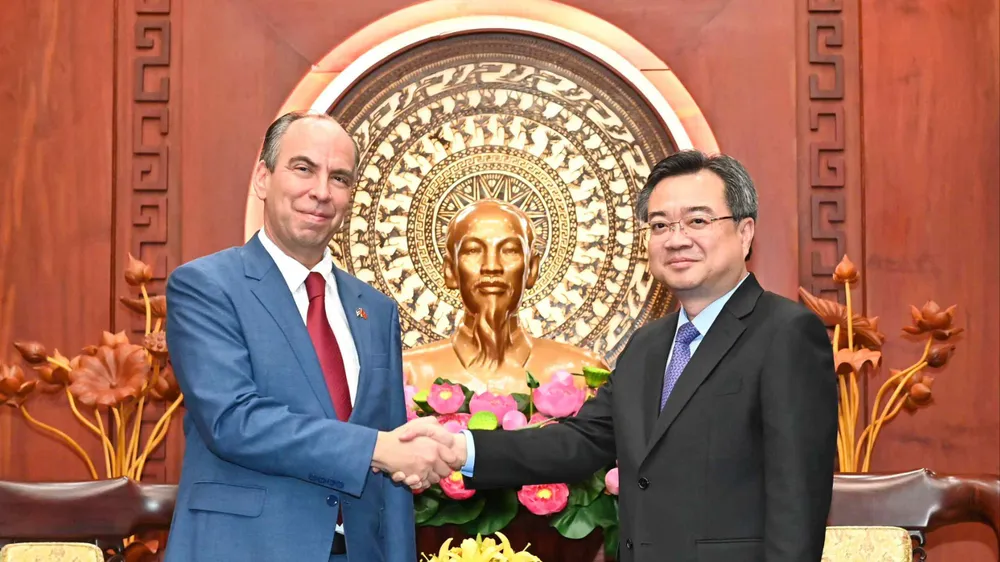 Phó Bí thư Thường trực Thành ủy TPHCM Nguyễn Thanh Nghị tiếp đồng chí Rogelio Polanco Fuentes, Đại sứ Cuba tại Việt Nam. Ảnh : VIỆT DŨNG
