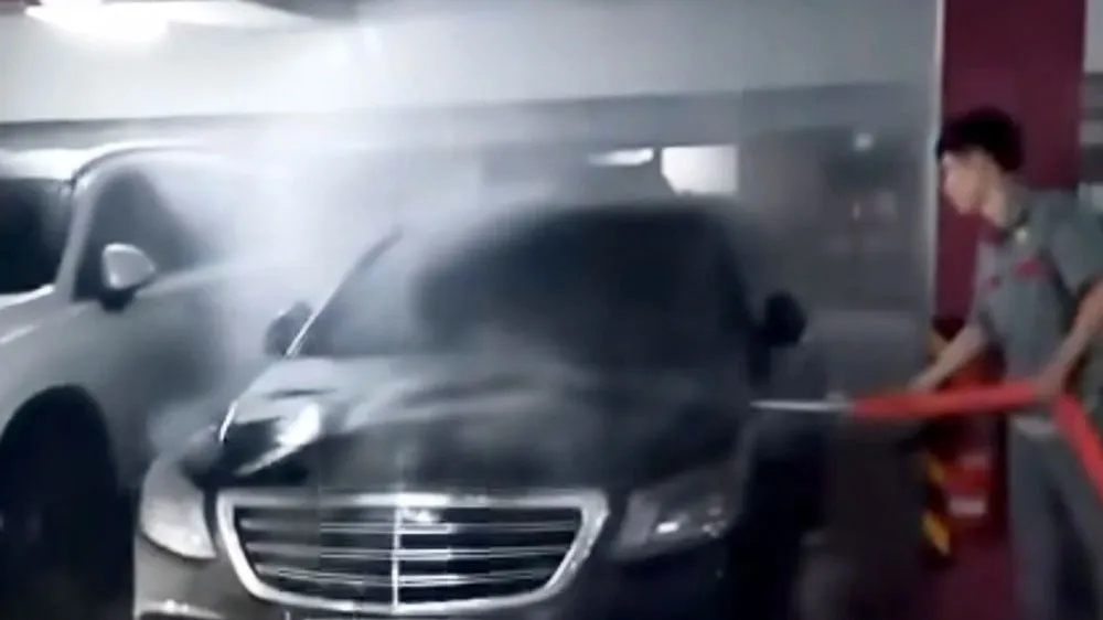 Ca sĩ Duy Mạnh tới TAND quận Gò Vấp khởi kiện Mercedes-Benz Việt Nam 