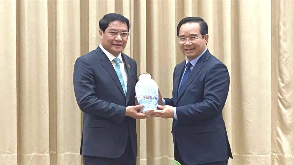 Mở rộng hợp tác giữa TPHCM - Thủ đô Vientiane (Lào) 