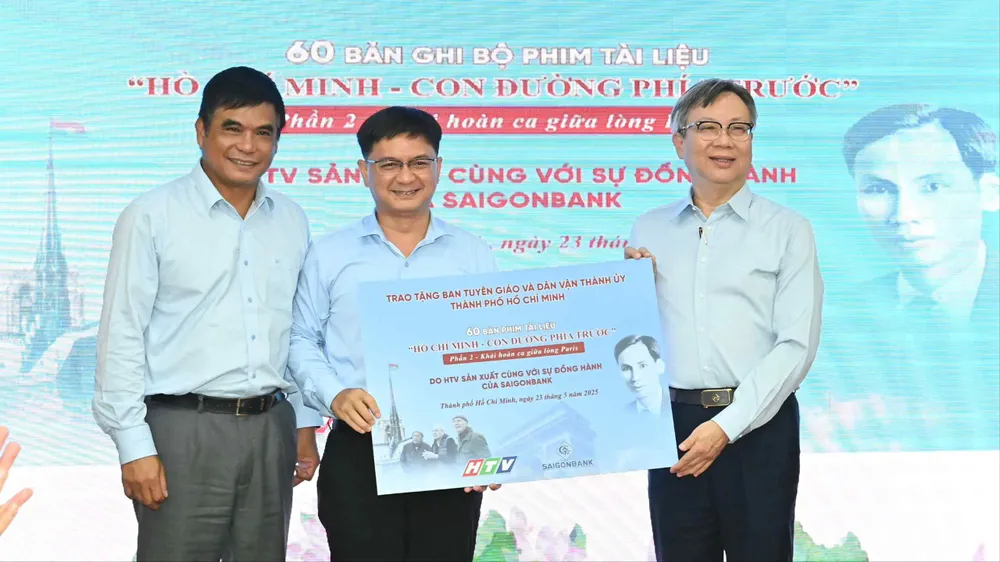 TPHCM tiếp nhận bản ghi phần 2 bộ phim tài liệu “Hồ Chí Minh - Con đường phía trước”