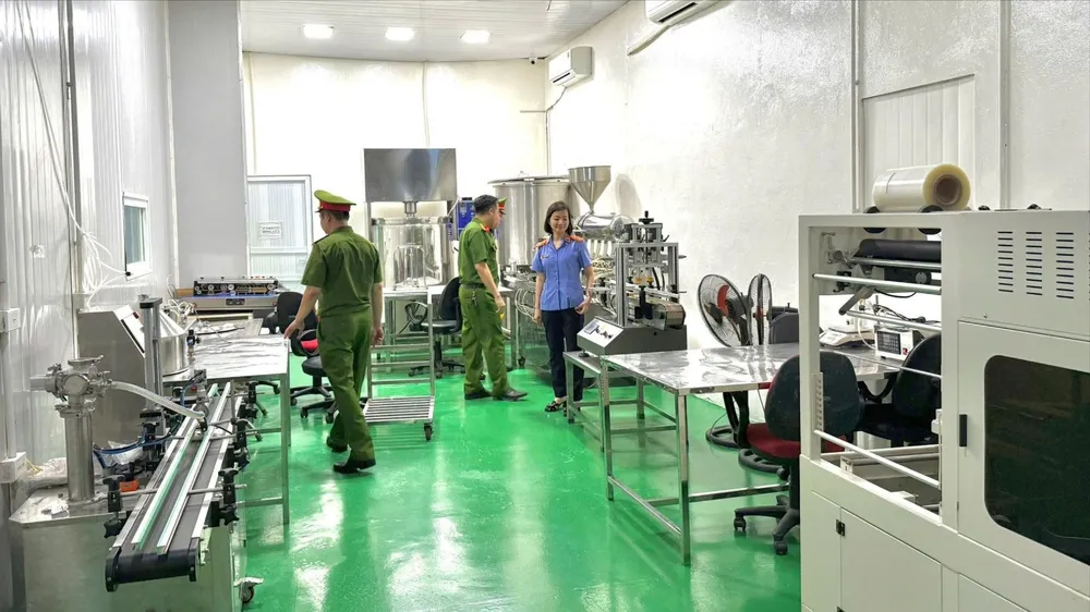 Phú Thọ: Bắt 1 giám đốc sản xuất mỹ phẩm chống nắng giả