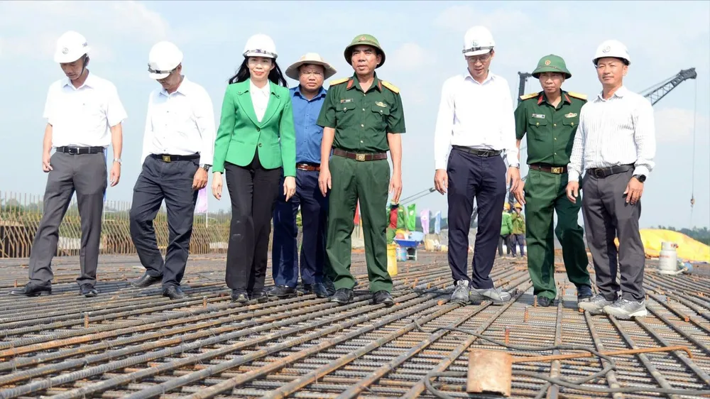Các đơn vị cam kết đẩy nhanh tiến độ dự án cao tốc Cao Lãnh - An Hữu, dự án thành phần 2, giai đoạn 1 