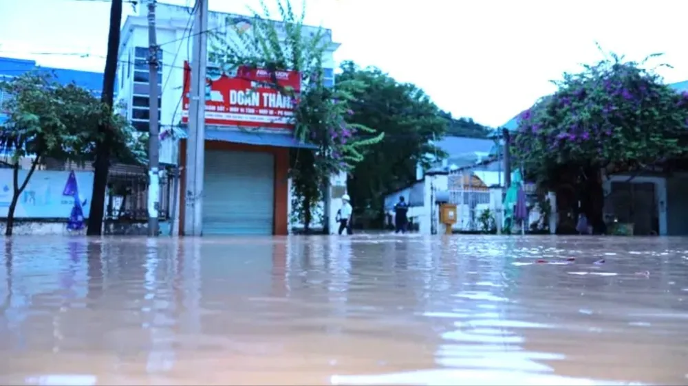 Quân đội tập trung ứng phó khẩn cấp với mưa, lũ ở tỉnh Nghệ An