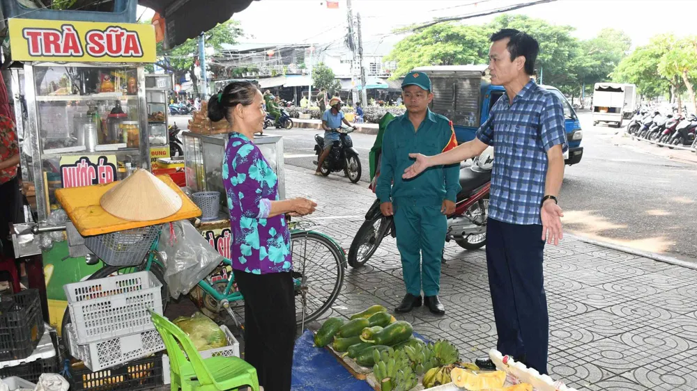 Nhiều phường tại TPHCM ra quân lập lại trật tự đô thị