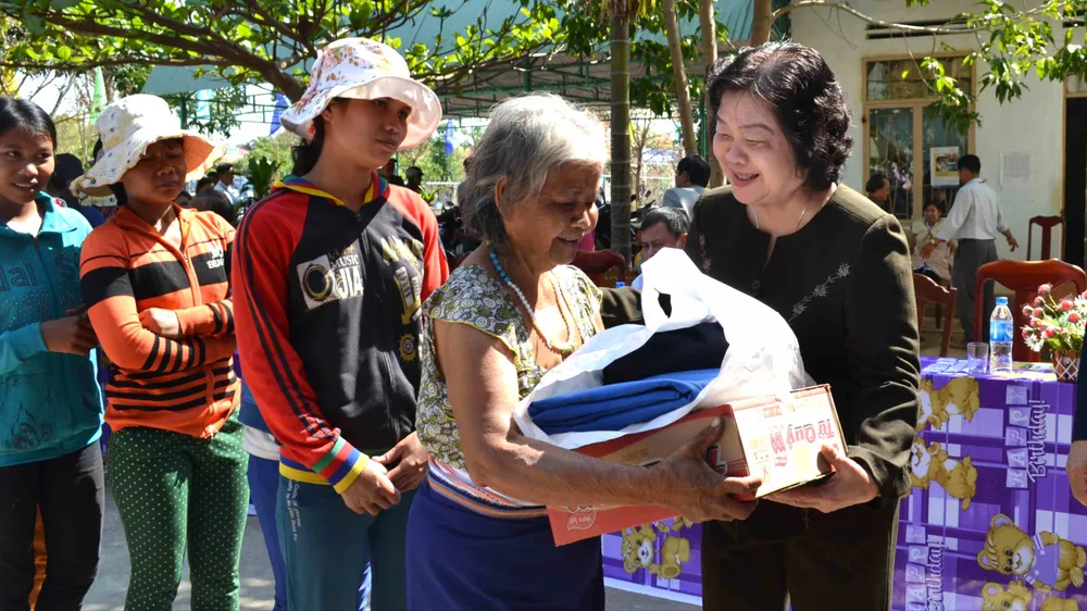 11 mùa hoa nở bên lao tù