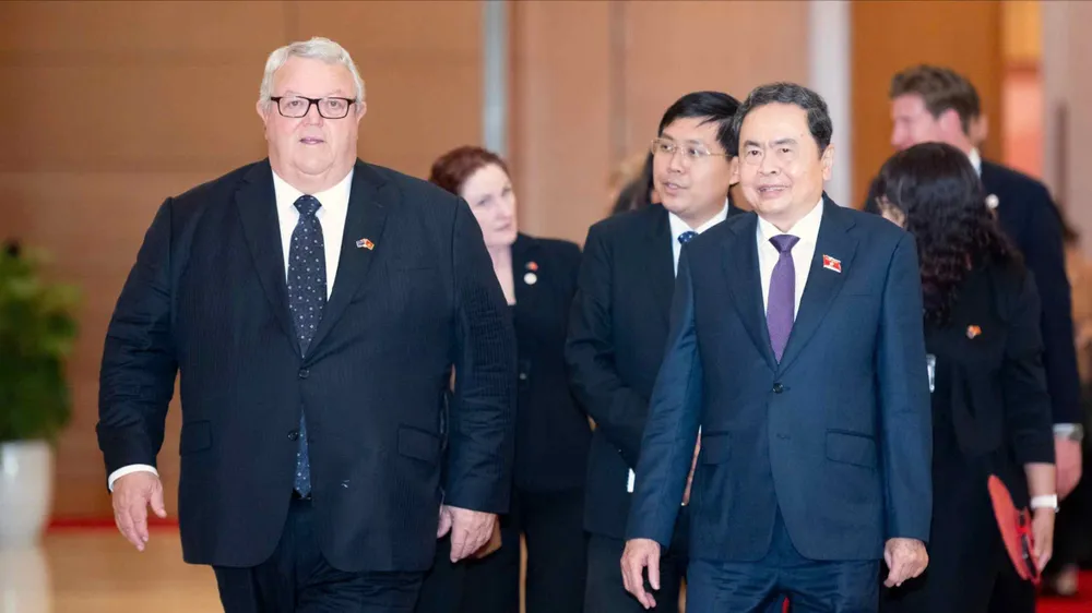 Chủ tịch Quốc hội Trần Thanh Mẫn và Chủ tịch Quốc hội New Zealand Gerry Brownlee. Ảnh: VIẾT CHUNG