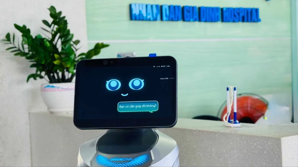 Bệnh viện Nhân dân Gia Định thử nghiệm robot hướng dẫn người bệnh