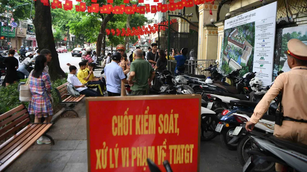 Hà Nội: Cao điểm kiểm tra, xử lý học sinh và phụ huynh vi phạm trật tự an toàn giao thông