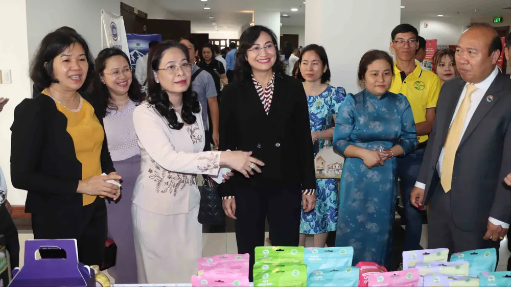 Đẩy mạnh kết nối logistics, giảm chi phí thương mại biên giới Việt Nam – Campuchia