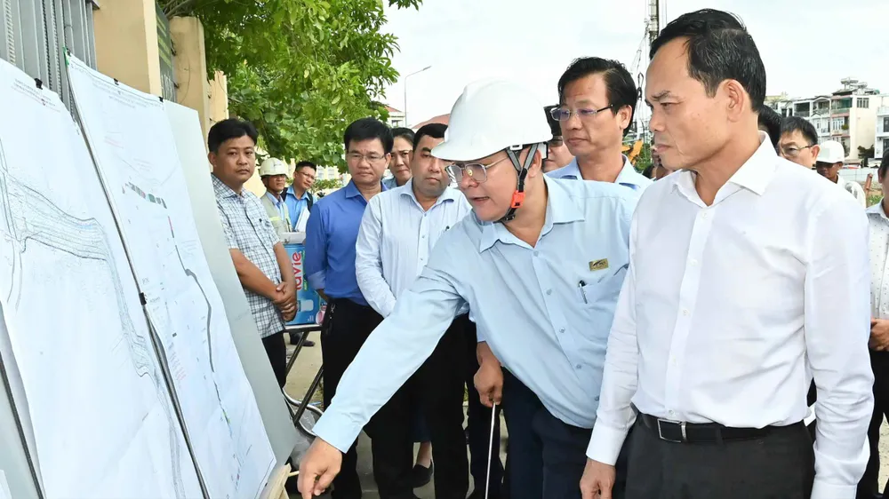 Bí thư Thành ủy TPHCM khảo sát thực địa, tháo gỡ khó khăn dự án Rạch Xuyên Tâm
