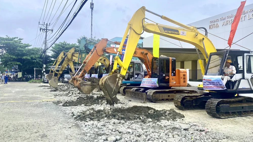Khởi công Dự án nâng cấp, mở rộng quốc lộ 91, đoạn từ KM0 - KM7 qua TP Cần Thơ. Ảnh: CAO PHONG