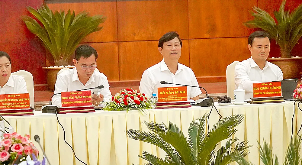 Chủ tịch HĐND TPHCM Võ Văn Minh phát biểu tại buổi làm việc với Ban Thường vụ Đảng ủy phường Tam Bình