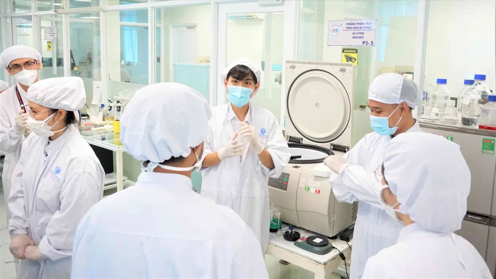 GS-TS Nguyễn Thị Thanh Mai, Giám đốc ĐHQG TPHCM báo cáo tại hội nghị