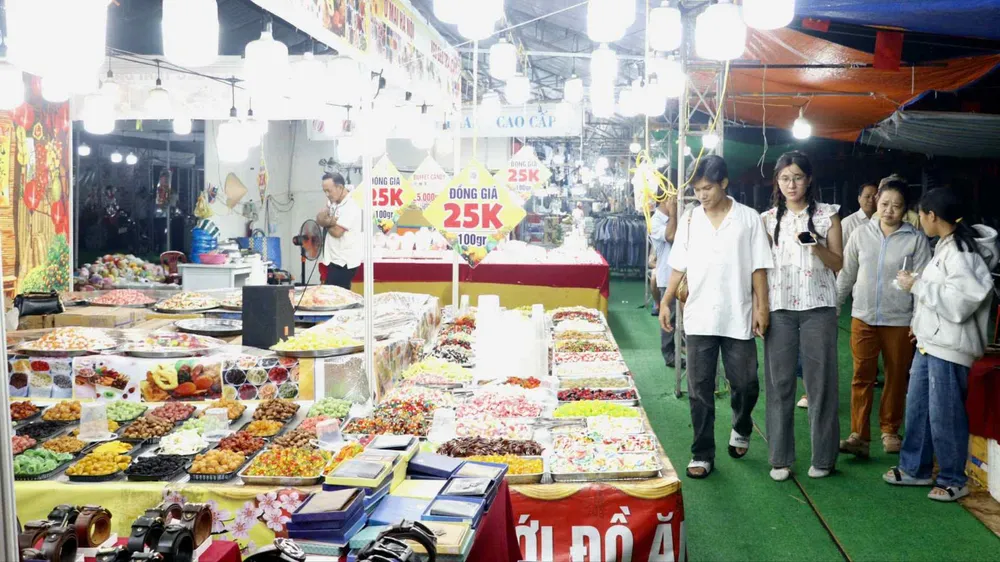 Phường Thới An khai mạc hội chợ và chợ hoa với 500 gian hàng