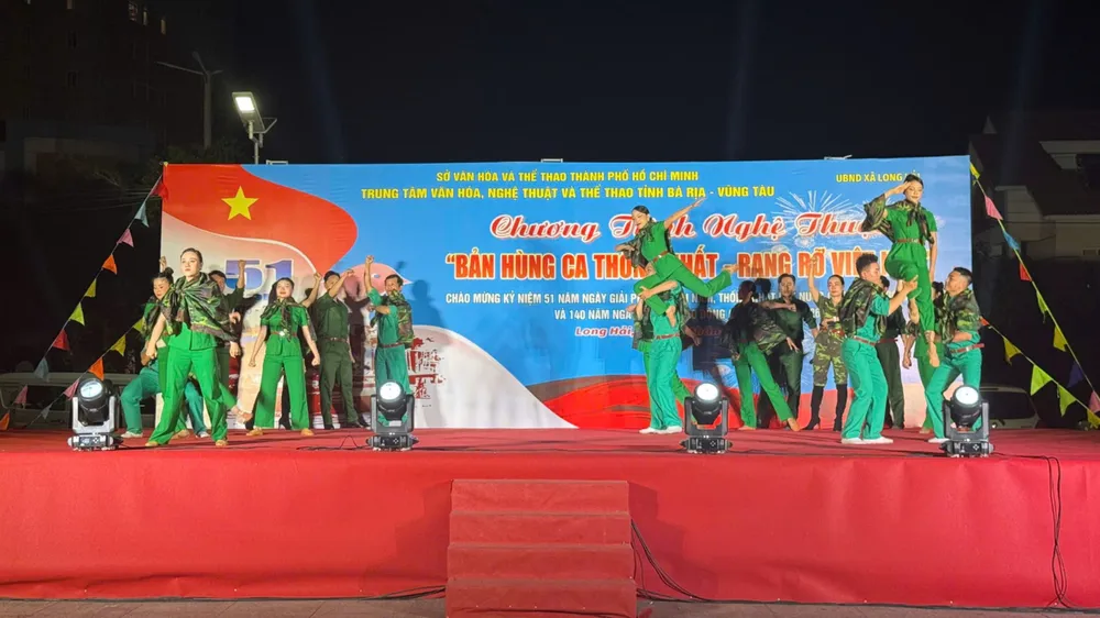 Không khí hào hùng trong đêm nghệ thuật “Bản hùng ca thống nhất - Rạng rỡ Việt Nam”