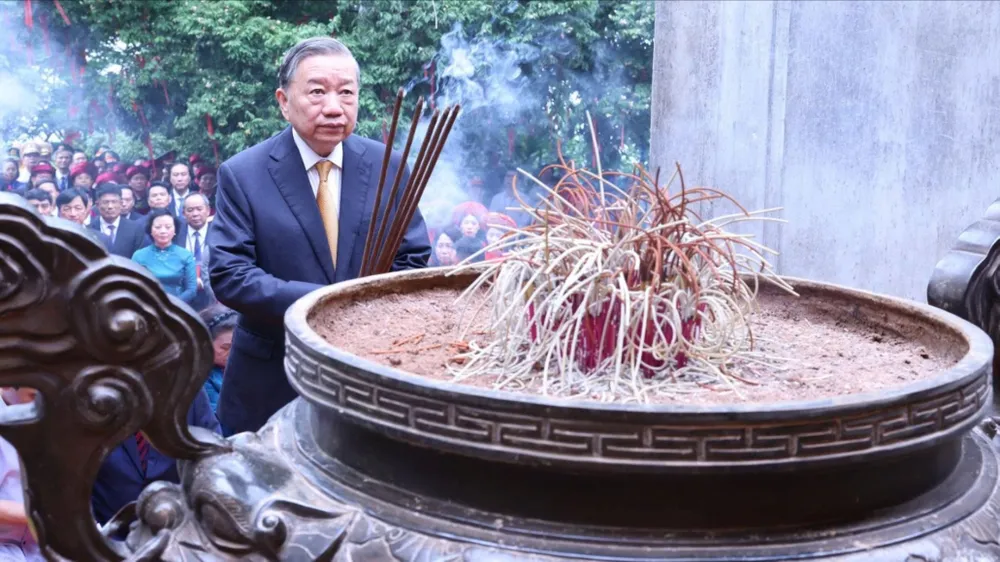 Tổng Bí thư, Chủ tịch nước Tô Lâm dâng hương tưởng niệm các Vua Hùng