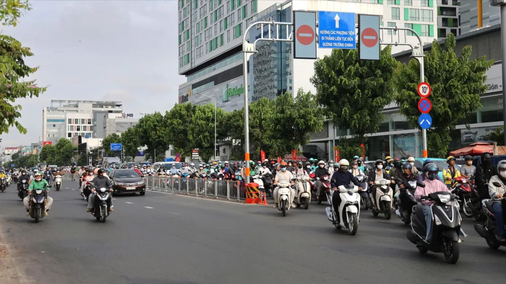 Đường Cộng Hòa phân làn đảo chiều linh hoạt 