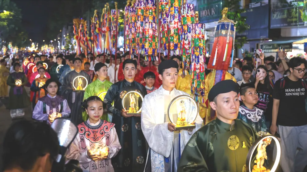Ấm áp, trang nghiêm Đại lễ Phật đản tại TPHCM