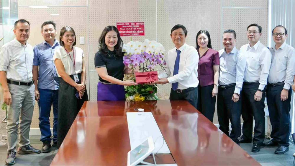 Lãnh đạo TPHCM thăm, chúc mừng các cơ quan báo chí nhân ngày 21-6