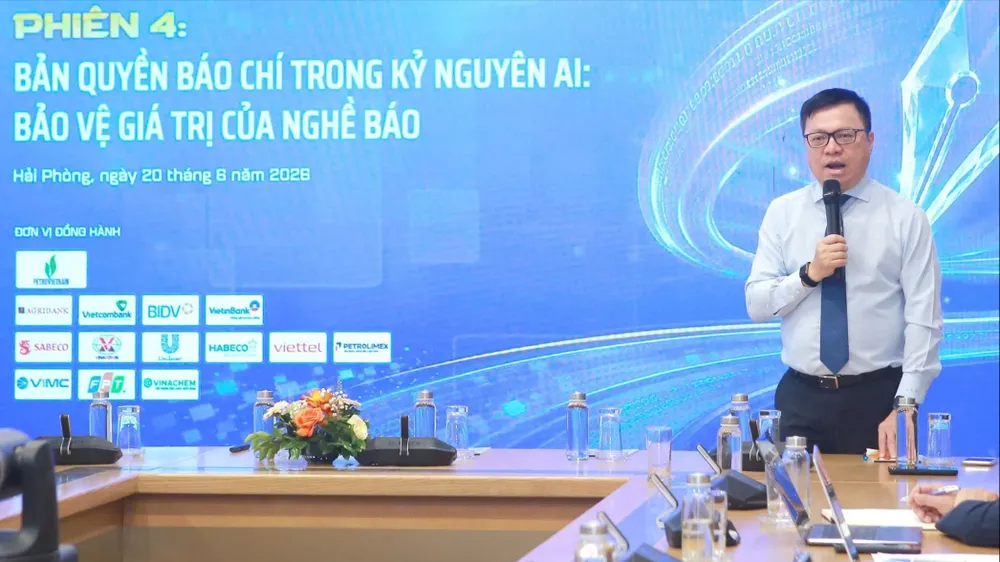 Không để mạng xã hội tiếp tục "sống trên lưng báo chí"