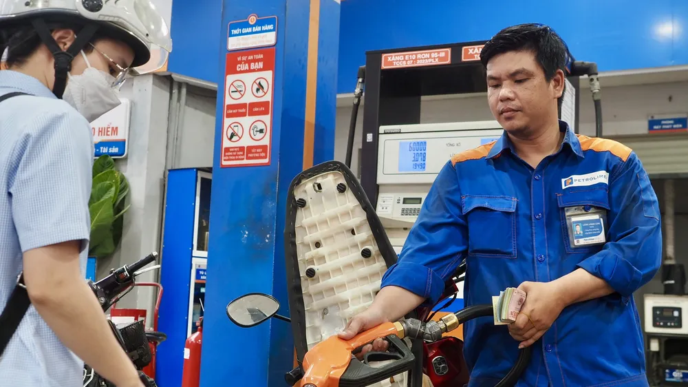 Giá xăng dầu đồng loạt giảm từ 16 giờ ngày 2-7