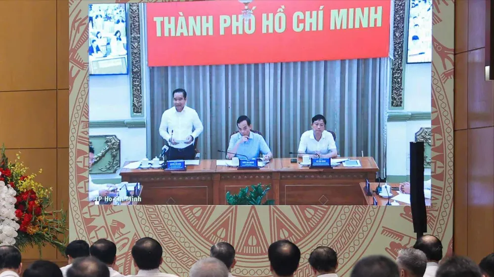 Chủ tịch UBND TPHCM nêu 3 giải pháp để thực hiện mục tiêu tăng trưởng 2 con số