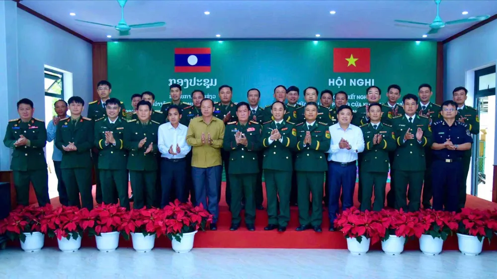 Tiết mục văn nghệ chào mừng hội nghị sơ kết kết nghĩa giữa hai đơn vị