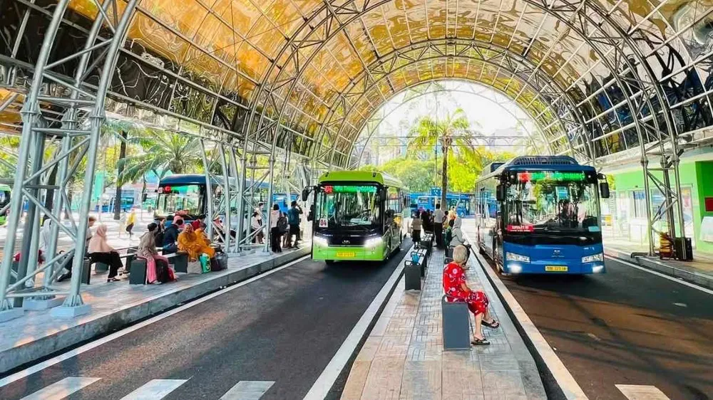 Hành khách đi xe buýt lập kỷ lục với gần 295.000 lượt khách/ngày