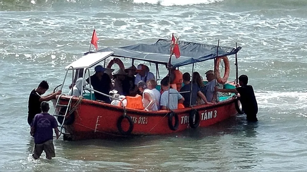 Lâm Đồng: Tạm dừng ca nô đưa khách ra hải đăng Kê Gà