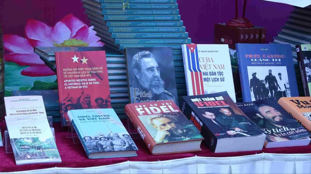 Các đại biểu tham dự các hoạt động chuyên đề “Chủ tịch Hồ Chí Minh - Tổng Tư lệnh Fidel Castro: Nghĩa tình son sắt đặc biệt”. Ảnh HOA NGUYỄN