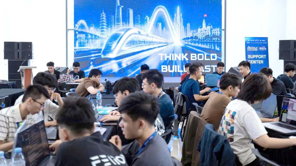 Nhiều kỹ sư trẻ tham gia cuộc thi Vietnam AI Innovation Challenge 2026 (ẢNH: HÀ NGUYỄN)