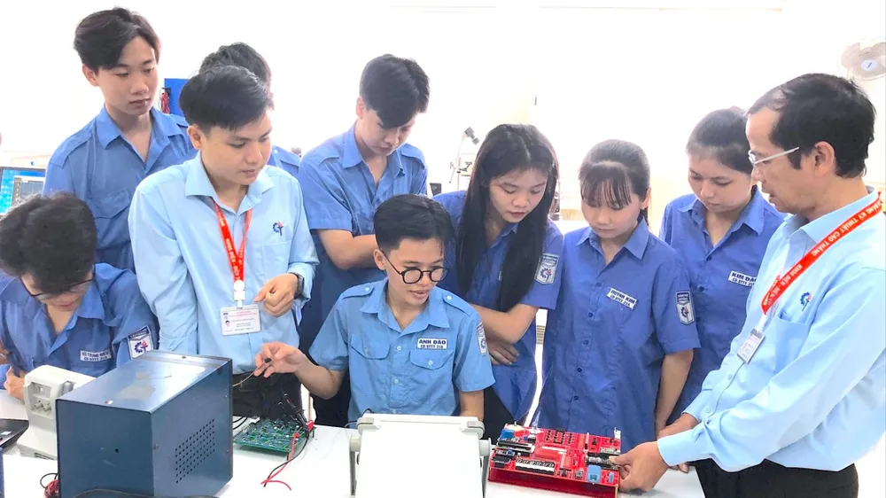 Đổi mới đào tạo để sát thị trường lao động