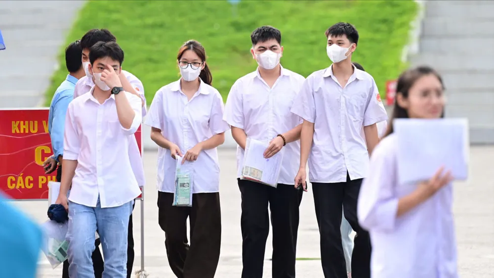 Thí sinh Trường THPT chuyên Tuyên Quang tham dự kỳ thi lại. Ảnh: ĐỖ TRUNG