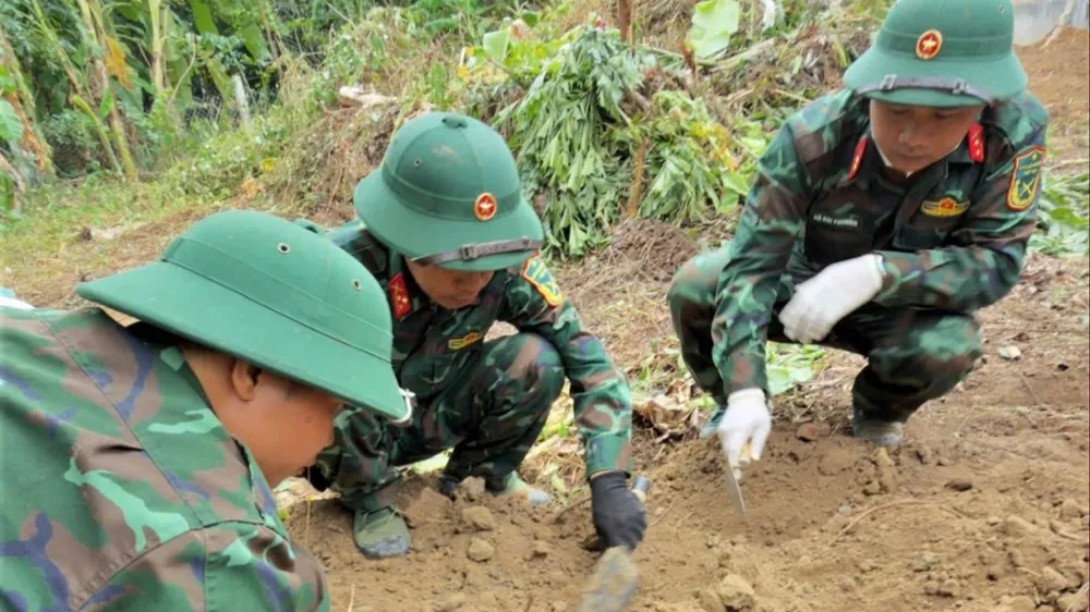 Phát hiện 4 hài cốt liệt sĩ gần Thành cổ Quảng Trị. Ảnh: XUÂN DIỆN