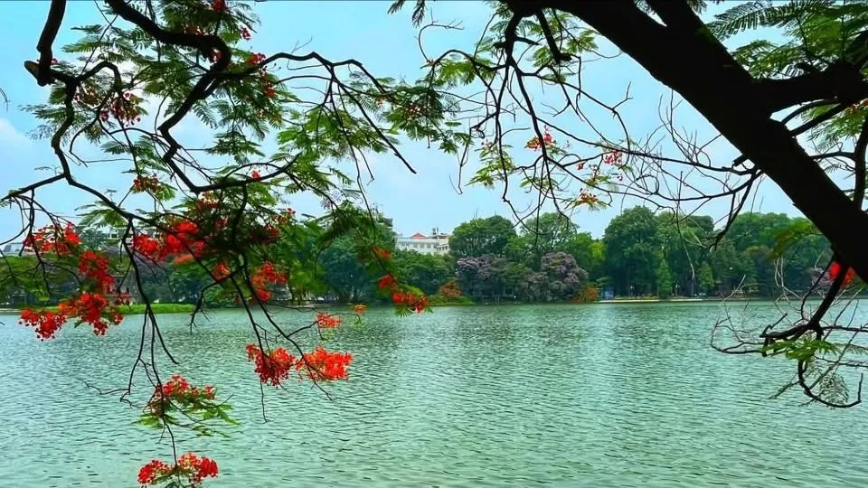 Hồ Gươm Hà Nội. Ảnh: NGỌC YẾN