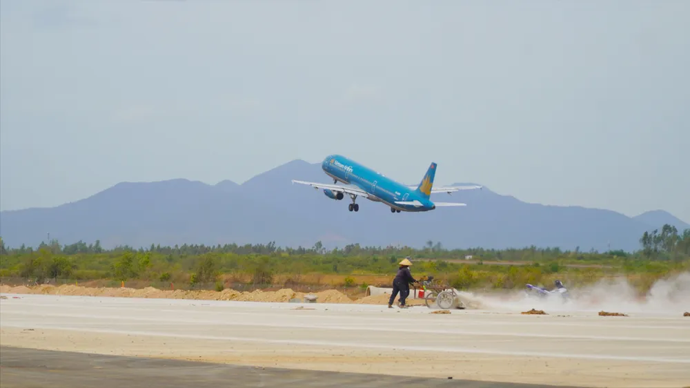Sân bay Phù Cát tăng tốc hoàn thành đường băng số 2 trước ngày bay hiệu chuẩn