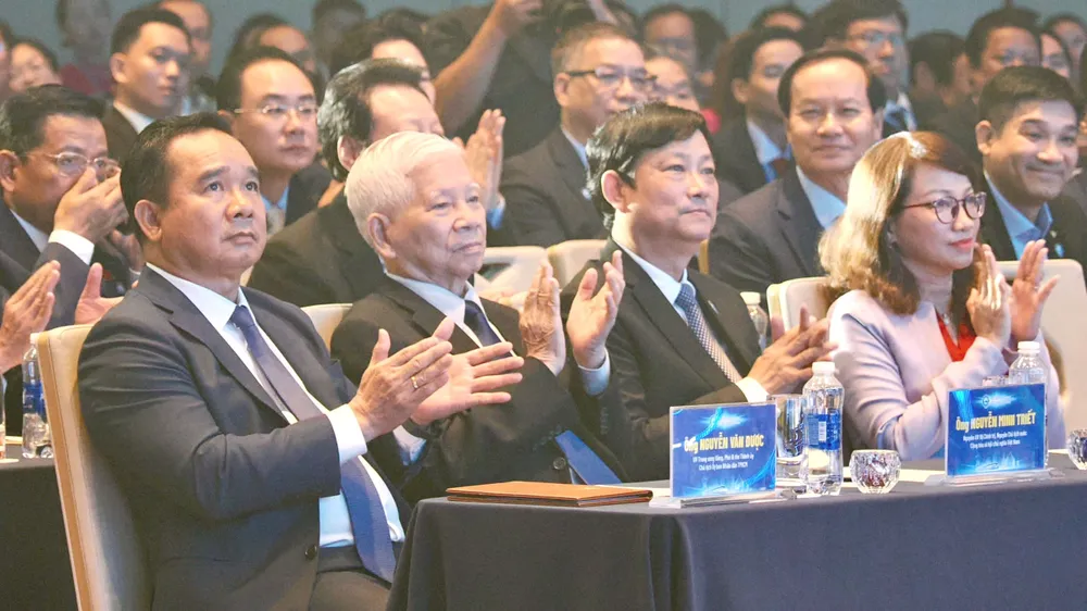 Nguyên Chủ tịch nước Nguyễn Minh Triết, Chủ tịch UBND TPHCM Nguyễn Văn Được, Chủ tịch HĐND TPHCM Võ Văn Minh dự Đại hội đại biểu Hiệp hội Doanh nghiệp TPHCM, nhiệm kỳ 2026-2031. Ảnh: HOÀNG HÙNG